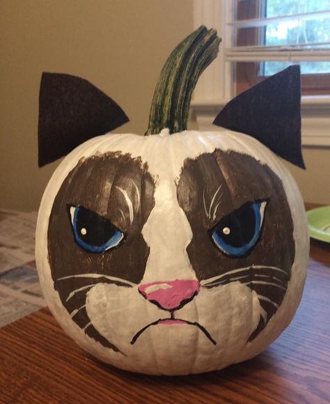 Painted Pumpkin Dog Face, Tweety Bird Pumpkin Painting, Gary Pumpkin Painting, Wolf Pumpkin Painting, Pumpkin Painting Cat Ideas, Pug Pumpkin Painting, Scary Pumkins Ideas Painted, Animal Pumpkins, Painted Cat Pumpkin