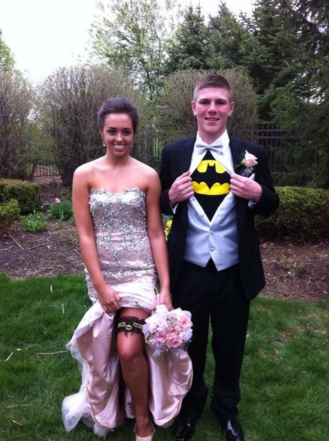 Superhero Prom, Themed Prom Dresses, Hoco Pictures, Comic Book Wedding, Homecoming Poses, Matric Farewell, Couples Cosplay, Prom Goals, Best Couples Costumes