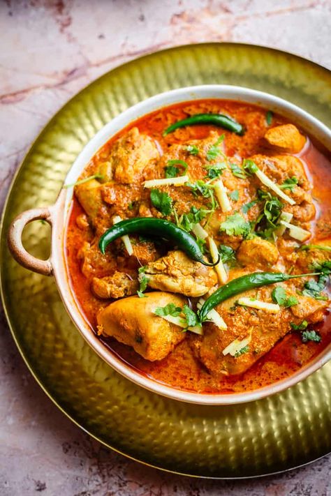 Chicken And Yoghurt Recipes, Easy Indian Chicken Curry, Best Chicken Curry Recipe Indian, Chicken Thigh Curry Recipe, Easy Curry Chicken Recipes, Chicken Thigh Curry, Authentic Indian Chicken Curry, Chicken Curry Recipe Indian, Curry Chicken Marinade