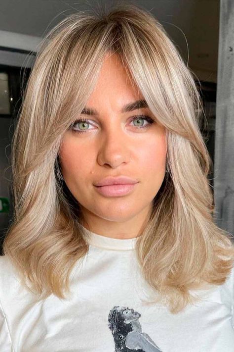 Curtain Bangs On Round Face, Shoulder Length Hair With Bangs, Medium Haircut, Medium Length Blonde, Blonde Hair With Bangs, Medium Length Hair With Layers, Bangs With Medium Hair, Blonde Hair Inspiration, Hair With Bangs