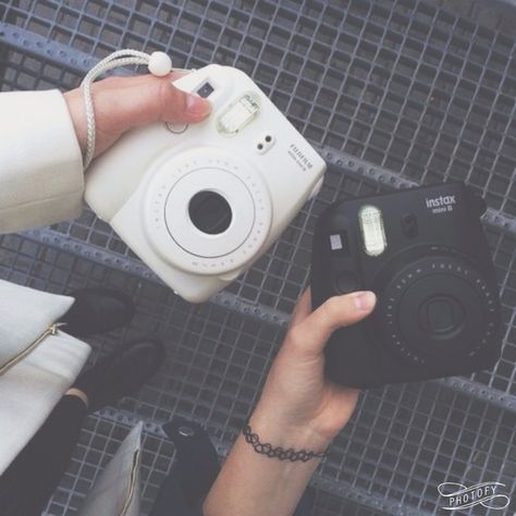 ahh Instax Camera, Cute Valentines Day Gifts, Polaroid Pictures, Eye Photography, Tumblr Photography, Photography Camera, Fujifilm Instax, Instax Mini, Photography Women