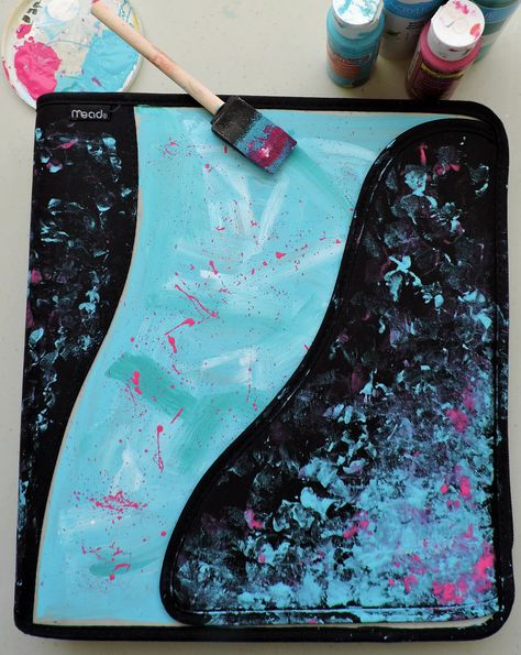 Transform your old school binders into something awesome for the new school year!  My old Swipes binder was all scratched up and dirty, so I painted it turquoise blue with pink splatters. Then, on the edges I crumpled up some paper into a ball,dipped it in paint, and dabbed it on the binder.  Also, with cloth zipper binders like this, you can embroider pretty designs on with thread. Zipper Binder For School, Binder For School, School Binders, Zipper Binder, School Binder, Pretty Designs, The New School, New School Year, Binders