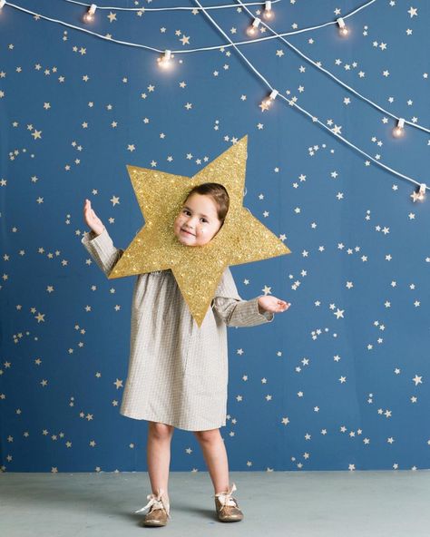 twinkle star costume DIY with LED lights by mer_mag Halloween Costume Teenage Girl, Christmas Costumes Diy, Christmas Costumes Women, Nativity Play, Nativity Costumes, Costume Carnaval, Fancy Dress Ideas, Star Costume, Christmas Pageant