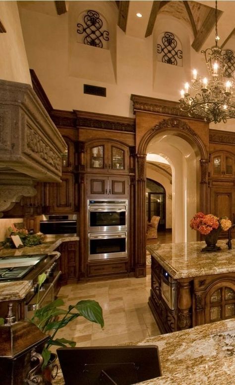 Italian Villa Kitchen, Tuscan Houses, Mediterranean Kitchen Design, Spanish Style Kitchen, Italian Kitchen Decor, Decor Ideas Kitchen, Classy Kitchen, Decor Ideas Bedroom, Dream Life House