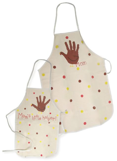 Mom and Me Thanksgiving Aprons Thanksgiving Aprons, Aprons Diy, Fall Craft Projects, Aprons For Kids, Apron Ideas, Apron Tutorial, Thanksgiving Projects, Thanksgiving Dinner Recipes, Craft Apron