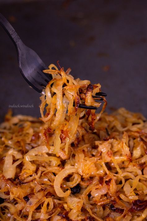 How to bulk fry your onion perfectly in the oven? Slicing Onions, Oil Substitute, Stove Top Oven, Pakistani Dishes, Fries In The Oven, Fried Onions, Simple Tricks, Frying, Traditional Food