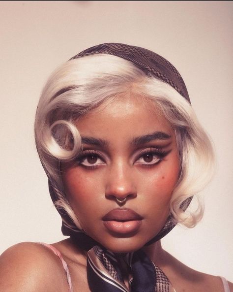 Kali Ledger, Starfield Library, 90s Makeup Look, Vintage Makeup Looks, 60s Makeup, 70s Makeup, Exclusive Club, Black Women Makeup, Vintage Makeup