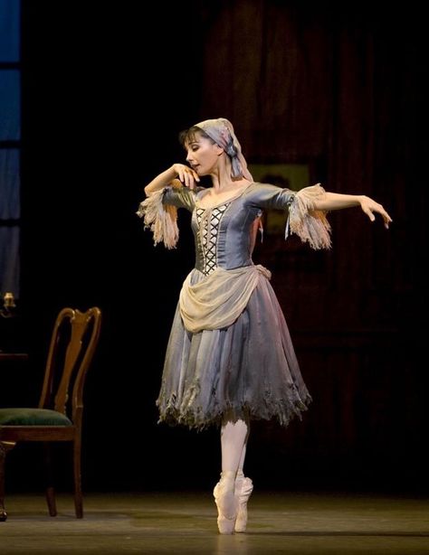 Tamara Rojo (In costume for "Cinderella," photo by Bill Cooper) Ballet En Pointe, Ballet Shows, Ballet Russe, Ballet Beauty, Ballet Performances, Ballet Poses, Ballet Inspiration, The Ballerina, Ballet Photos