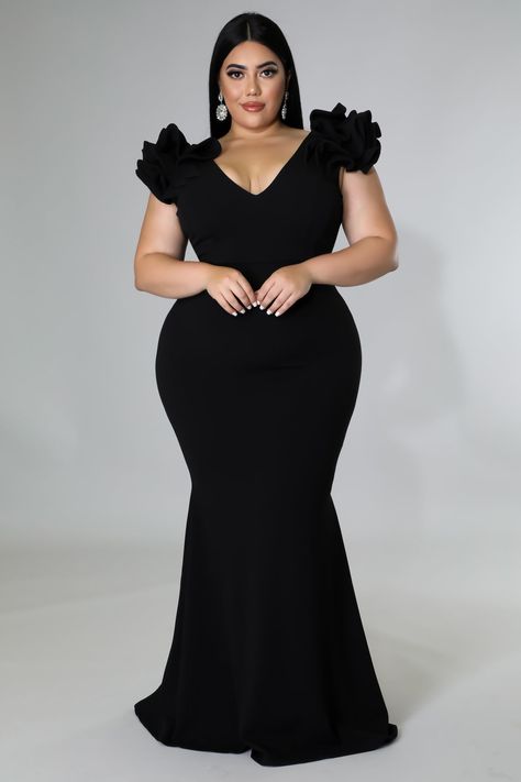 Gala Dresses Plus Size, Dress For Chubby Ladies, Dress For Chubby, Black Tie Event Dresses, Plus Size Elegant Dresses, Party Dress Inspiration, Dinner Gown, Garden Party Dresses For Women, Dresses For Women Over 50