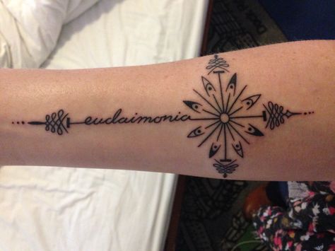 My first travel tattoo, "eudaimonia" meaning human flourishing or self actualization. Each dot for a chakra, the forth or the heart chakra is the biggest in the center of the compass :) Eudaimonia Tattoo, Lotus Unalome, Piercing Medusa, Human Flourishing, Yogi Tattoo, Bracelet Tattoo, Tattoo Forearm, Tattoos Inspiration, Unalome Tattoo