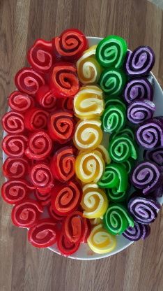 Jello Pinwheels, Kids Desserts, Jello Mold Recipes, Jello Gelatin, Pinwheels Recipe, Jello Dessert Recipes, Gelatin Recipes, Jello Desserts, Pinwheel Recipes