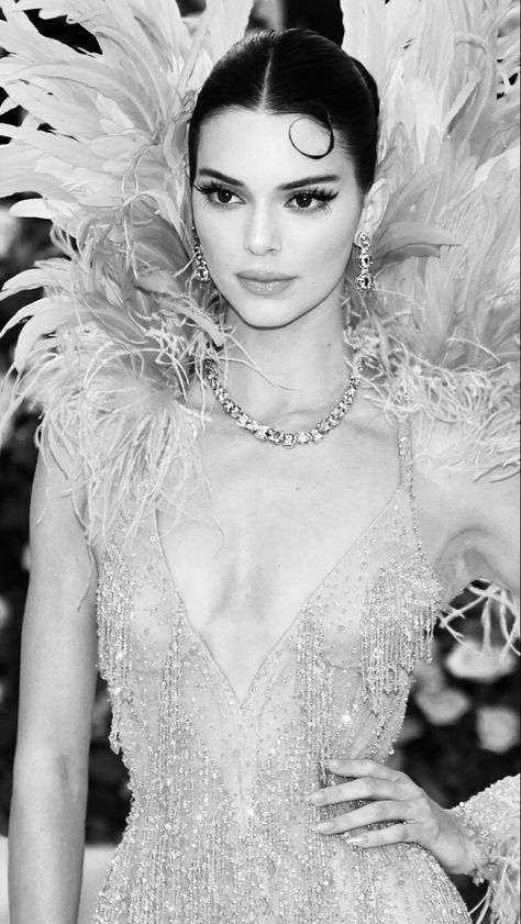 Kendall Jenner Vs Angel, Kendall Jenner Runway, Kendall Jenner Photoshoot, Kendall Jenner Met Gala, Gala Looks, Moodboard Fashion, Vogue Photo, Met Gala Dresses, Gigi Hadid Outfits