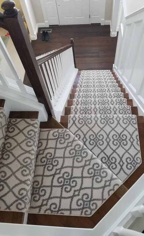 Stairway Trim, Best Carpet For Stairs, Stairway Carpet, Patterned Stair Carpet, Carpeted Stairs, Stair Runner Installation, تحت الدرج, Carpet Staircase, Stairs Landing