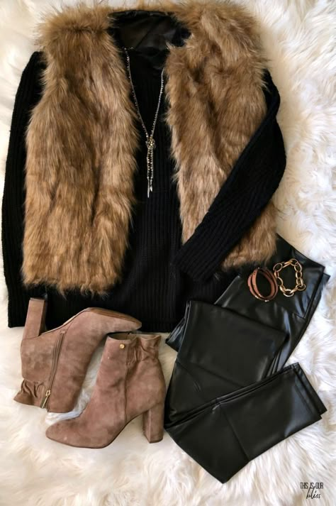 Breakfast Thanksgiving, Fur Vest Outfits, Simple Thanksgiving, Black Leather Leggings, Black Faux Leather Leggings, Vest Outfit, Dresses Casual Winter, Legging Outfits, Thanksgiving Outfit