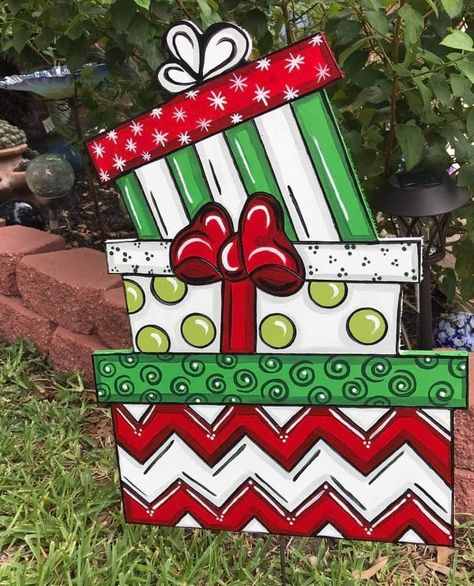 Diy Candyland, Yard Crafts, Christmas Door Decorating Contest, Whoville Christmas, Grinch Christmas Decorations, Christmas Yard Art, Christmas Yard Decorations, Christmas Decorations Diy Outdoor, Christmas Wood Crafts