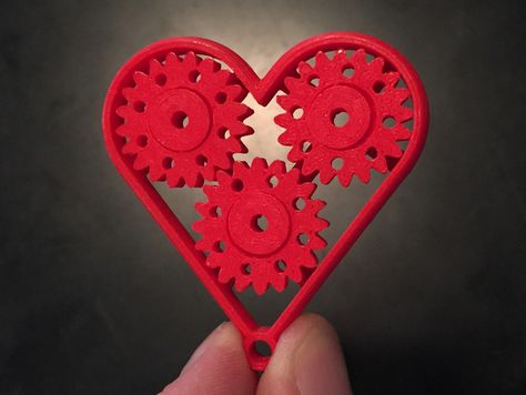 Geared Heart - Valentine's Keychain, Last Minute Gift - Single Print with Moving Parts by UrbanAtWork - Thingiverse 3d Printing Machine, Steampunk Heart, Best 3d Printer, 3d Printer Designs, Heart Keyring, 3d Printing Service, Valentine Print, Heart And Key, Heart Keychain