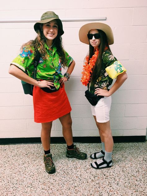 Tourist outfits Tourist Dress Up Day, Tourist Outfit Spirit Week, Tacky Tourist Outfit, Tacky Tourist Costume, Tourist Halloween Costume, Tourist Costume, Tacky Tourist, Tourist Outfit, Outfit Ideas School