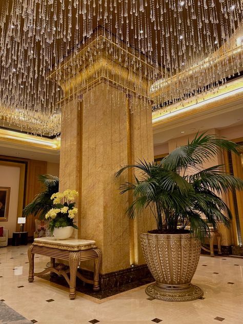 Emirates Palace Abu Dhabi, Emirates Palace, Luxury Aesthetics, Dubai Aesthetic, Palace Hotel, Abu Dhabi, Palace, Dubai, Hotel