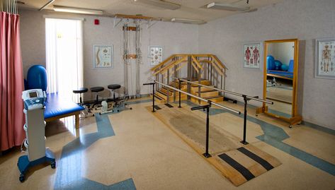 Similar to the room Wade does his physical therapy in - his is crowded with more equipment Physiotherapy Room, Medical Clinic Design, Elderly Home Care, Pediatric Physical Therapy, Physiotherapy Clinic, Sports Therapy, Spa Rooms, Sensory Rooms, Assisted Living Facility