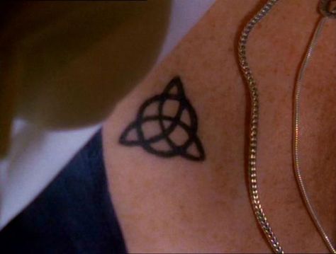 Triquetra tattoo. Love them and what they stand for. Charmed Symbol, Ancient Symbols Tattoo, Triquetra Tattoo, Piper Charmed, Tattoo Tv Shows, Witchcraft Tattoos, Charm Tattoo, Wiccan Tattoos, Upper Back Tattoos