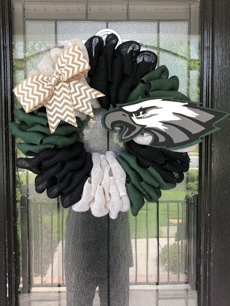 20 Fun and Simple Super Bowl Party Decor Ideas – Of Life and Lisa Football Wreath Diy, Football Team Wreaths, Ravens Wreath, Super Bowl Game, Sports Wreaths, Fun Wreath, Football Wreath, Philadelphia Eagles Football, Football Decorations