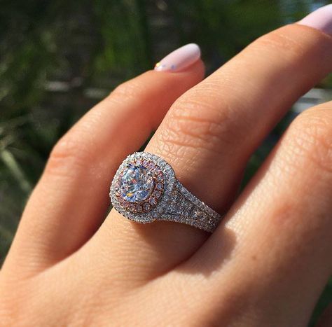 Halo engagement rings Pink Wedding Ring Set, Big Wedding Rings, Hand Rings, Wedding Rings Round, Pink Diamonds, Beautiful Wedding Rings, Wedding Rings Halo, Wedding Rings Solitaire, Princess Cut Engagement Rings