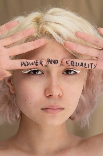 Woman Power Photography, Feminism Aesthetic Photography, Womens Rights Photography, Powerful Women Pictures, Female Empowerment Aesthetic, Feminism Photoshoot Ideas, Beauty Standards Photography, Feminist Photoshoot, Photography Feminism