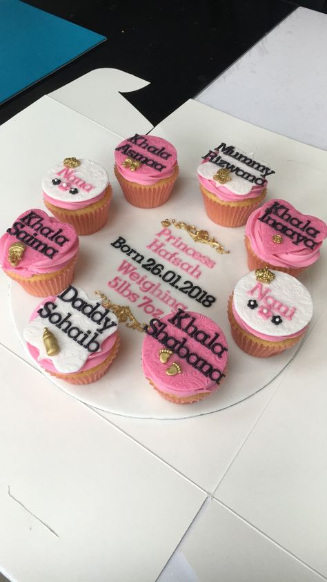 Baby birth announcement/babygift cupcake board Cupcake Board, Baby Announcement Ideas, Ideas Cupcakes, Announcement Ideas, Baby Birth Announcement, Baby Birth, Cake Decoration, Baby Announcement, Pregnancy Announcement