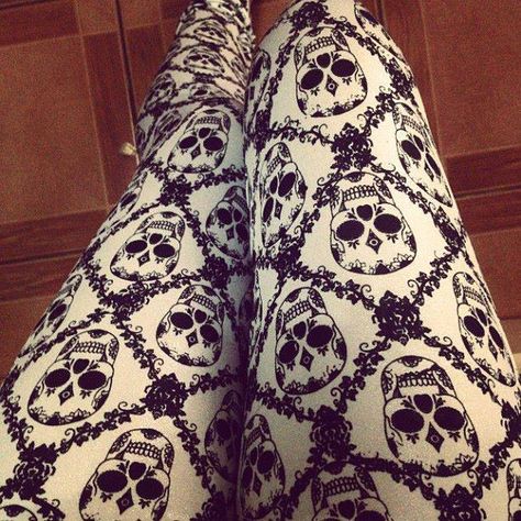 Skull Leggings, Skull Lover, Skull Clothing, Skull Fashion, Roller Derby, Dieselpunk, Up Girl, Goth Fashion, Tight Leggings