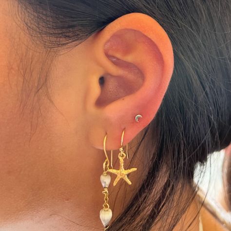 Little moon for her asymmetrical third lobe! Multi Lobe Piercing, Stacked Third Lobe Piercing, Stacked First Lobe Piercing, Third Lobe Piercing, Ear Piercings Detached Lobe, Upper And Lower Lobe Piercing, Piercing Inspo, Lobe Piercing, April 15