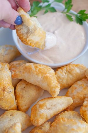 Beef Empanadas Dipping Sauce, Empanada Dipping Sauce Recipe, Chipotle Dipping Sauce, Taco Appetizers, Beef And Cheddar, Mini Taco, Taquitos Beef, Dipping Sauces For Chicken, Chicken Empanadas