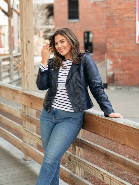 Business Casual Essentials, Jackets For Spring, Plus Size Wardrobe, Moto Jacket Outfit, Mid Size Fashion, Casual Trends, Curvy Outfits, Sweaters And Jeans, Curvy Fashion