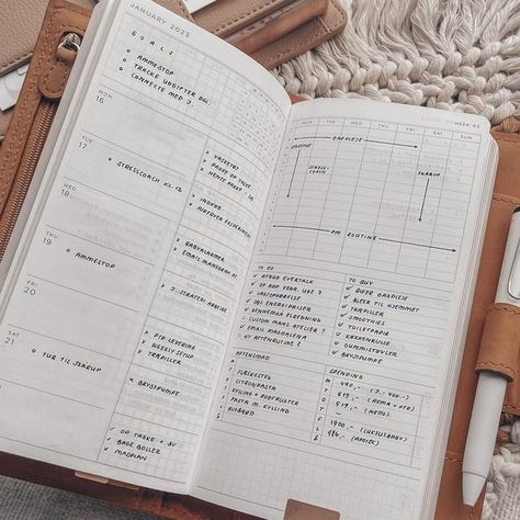 Handwriting Journaling, Planner Aesthetic Minimalist, Minimal Journaling, Weekly Planner Aesthetic, Planner Ideas Layout, Minimal Bujo, Minimal Journal, Neutral Planner, Minimal Weekly Planner