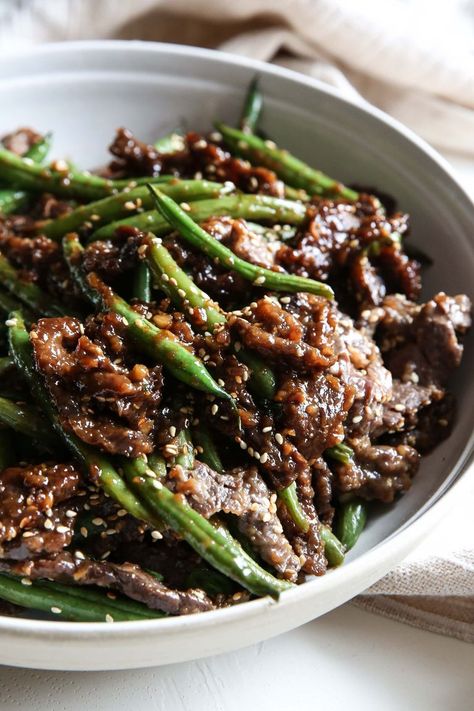 Sesame Ginger Beef Stir Fry Vertical Easy Stir Fry Recipes, Ginger Beef, Crockpot Recipes Beef Stew, Mapo Tofu, Sesame Ginger, Beef Recipes Easy, Beef Recipes For Dinner, Asian Cooking, Beef Dishes