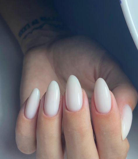 Milky White Oval Nails, White Milk Nails, Milk White Nails Design, White Nails Oval, Creamy White Nails, White Oval Nails, Milky White Nails, White Almond Nails, Milky Nails