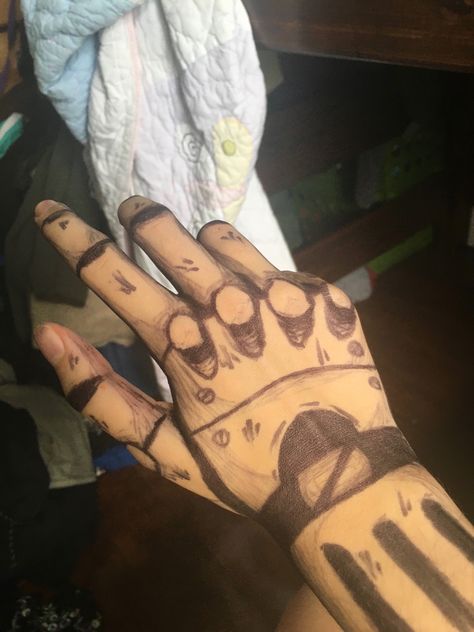 Drawing On My Hand, Drawing On Hand, Easy Hand Drawings, Sharpie Drawings, Arm Drawing, Magic Runes, Pen Doodles, Hand And Finger Tattoos, Pretty Hand Tattoos