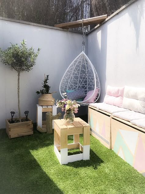 Boho Deco Chic: MY NORDIC STYLE: renovamos la terraza en colores pastel + SORTEO Terasse Ideas, Terrace Decor, Deco Chic, Boho Deco, Small Balcony Decor, Home Garden Design, Patio Interior, Outdoor Gardens Design, Balcony Design