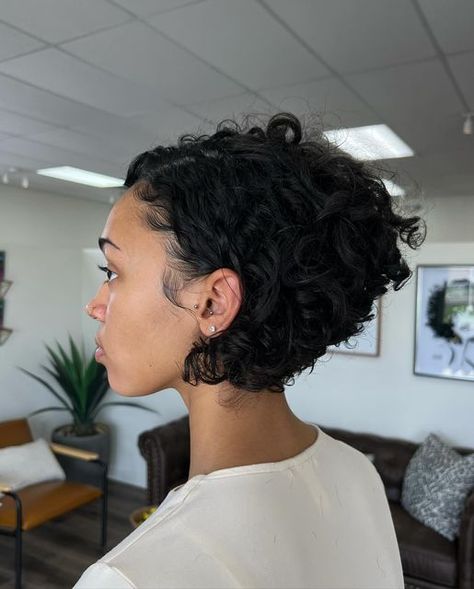 3b Short Haircut, Ear Length Curly Hair, Tapered Curly Hair, Pixie Haircut For Black Women Curly, Bob On Curly Hair, Long Curly Pixie Haircut, Pixie Bob Curly, Curly Cut Short, Curly Pixie Cuts Naturally