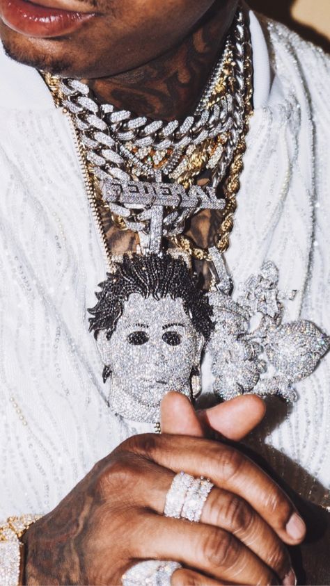 Rappers Chains, Big Gold Chains, Chains Aesthetic, Diamond Teeth, Rapper Jewelry, Expensive Jewelry Luxury, Crystal Figurines, Dope Jewelry, Custom Pendants