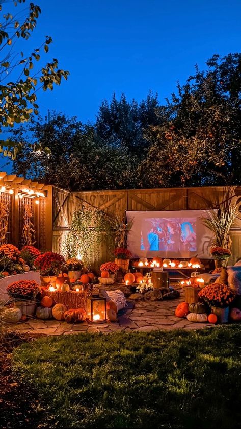 K A R A’s Instagram post: “🎥FALL MOVIE NIGHT!🍿 This was our first time setting up an outdoor movie night and it definitely won’t be the last! So cozy and fun! Head…” Outdoor Movie Night Party, Outdoor Movie Party, Outside Movie, Backyard Movie Party, Outside Halloween Decorations, Fall Backyard, Halloween Movie Night, Backyard Movie Nights, Backyard Movie