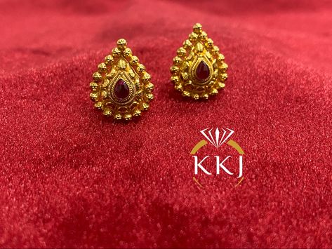 Antique Studs Gold, Gold Studs Earrings Indian Antiques, Ear Tops Gold Indian, Ram Temple, Latest Earrings Design, Black Gold Necklace, Small Earrings Gold, Simple Gold Earrings, Mom Earrings