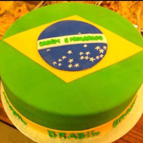 Brasil flag cake! Made this for my friend's graduation party! It was a hit! Brasil Flag, Goodbye Party, Barbie Birthday Cake, Flag Cake, Friend Graduation, Diy Cake Decorating, Barbie Birthday, Diy Cake, Flags Of The World