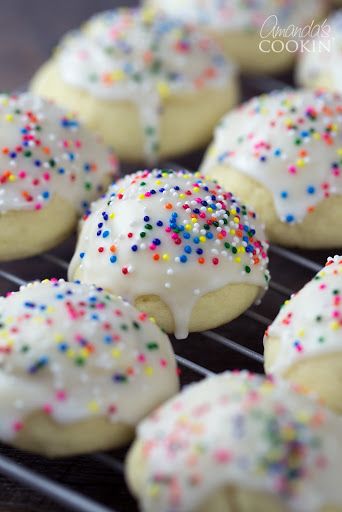 Italian Anisette Cookies Anise Recipes, Italian Anisette Cookies, Frozen Tiramisu, Anisette Cookies, Italian Board, Italian Anise Cookies, Anise Cookies, Egg Biscuits, Lemon Drop Cookies