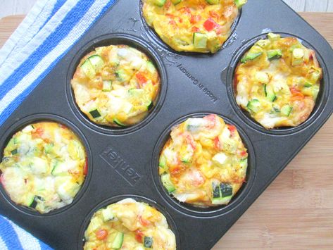 Restjes groente over? Maak deze gezonde ei muffins! Ze zijn ideaal om van te voren klaar te maken en de volgende dag te eten als ontbijt. Omelet Muffins, Cheap Clean Eating, Paleo Lunch, Appetizer Bites, Low Carb Breakfast, Omelet, Breakfast Recipes Easy, Clean Eating Snacks, Gourmet Recipes