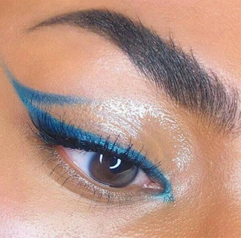 Hoco Eye Makeup Blue Dress, Blue Wing Makeup, Sapphire Blue Makeup Looks, Blue Cheerleader Makeup, Blue Winged Eyeshadow, Make Up With White Dress Makeup, Saturno Eye Makeup, Royal Blue Liner Eye Makeup, Light Blue Eyeliner Makeup Looks