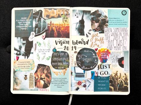 Notebook Vision Board, Vision Notebook Ideas, Vision Board Book Ideas, Vision Book Journals, Bujo Vision Board, Vision Scrapbook, Vision Board Ideas On Poster Board, Vision Board Scrapbook, Vision Board Notebook