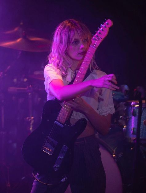 Wolf Alice Band, Wolf Alice, Suki Waterhouse, Southern Rock, Women In Music, Concert Photography, Tv Girls, Girls Rock, The Martian