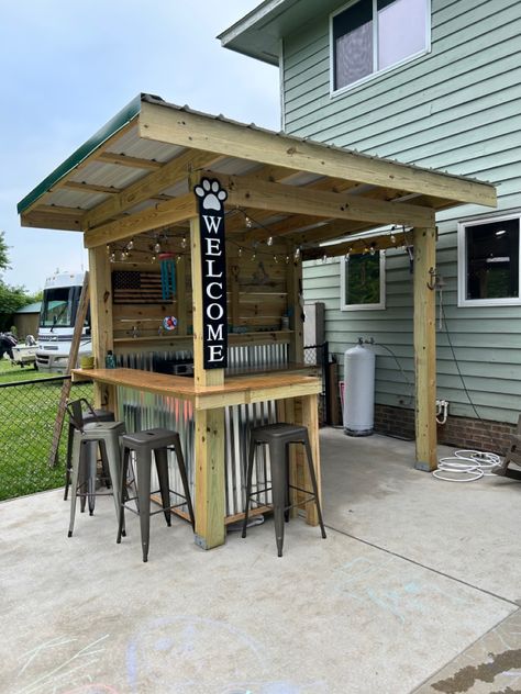 Outdoor Bar And Grill, Bbq Shed, Outdoor Patio Ideas Backyards, Outdoor Bbq Area, Outdoor Grill Station, Grill Gazebo, Outdoor Patio Bar, Build Outdoor Kitchen, Outdoor Bbq Kitchen