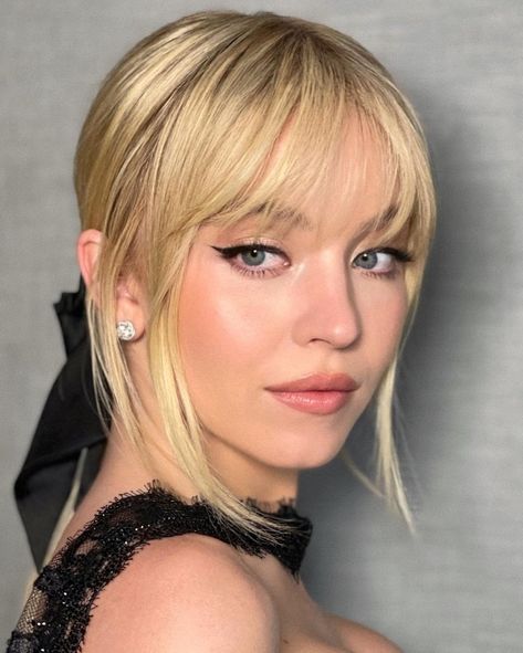 Smink Inspiration, Sydney Sweeney, Angel Face, Hairstyles With Bangs, Hair Looks, Bridal Makeup, Blue Eyes, Hair Inspo, Amazing Women