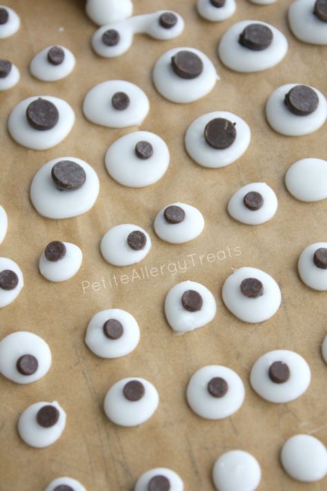 Homemade Googly Eyes (vegan egg free dairy free soy free)- Only 3 ingredients! Make desserts cuter with allergy friendly candy eyes. Soft Gingersnap Cookies, Friendly Monster, Edible Eyes, Fall Eats, Dairy Free Soy Free, Candy Eyes, Gluten Free Sugar Cookies, Vegan Egg, Chef Logo